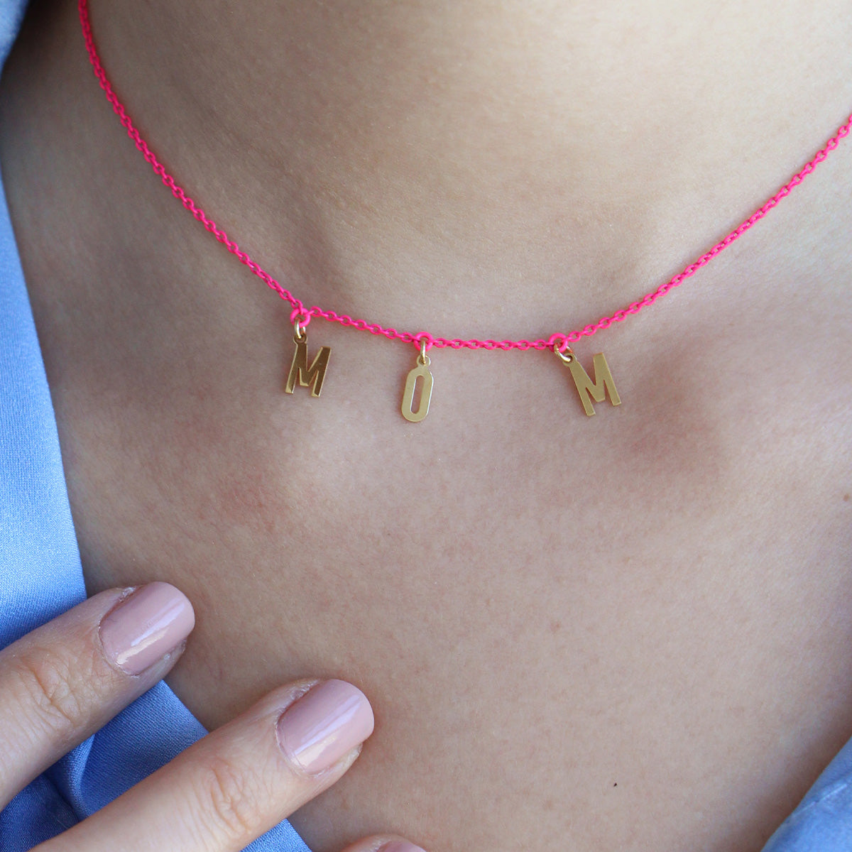 Chokers - Necklace letters MOM Fuchsia fluo – GOLD 18KT - 2 | Rue des Mille