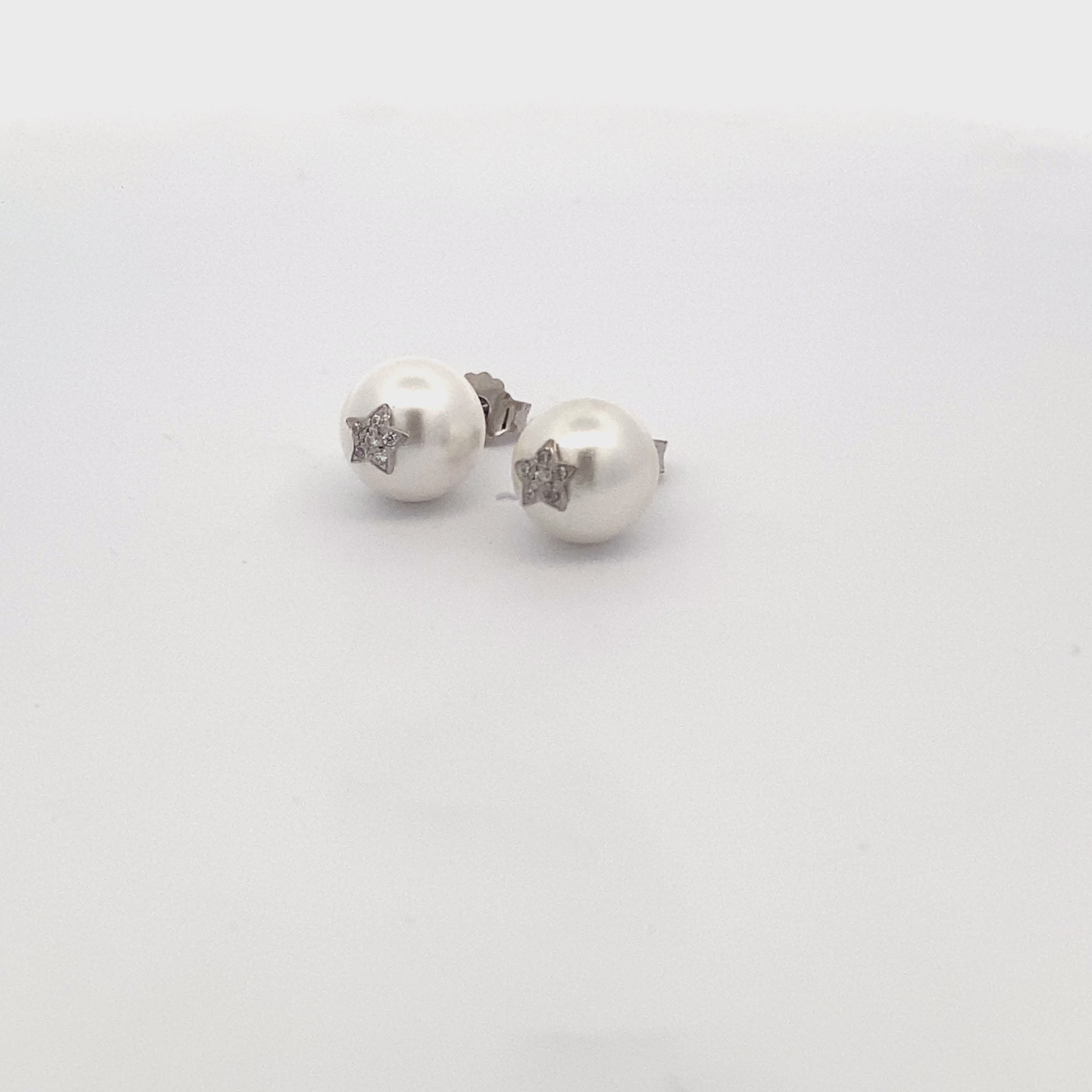 Earrings - LOBE EARRINGS PEARLS AND STARS - GALACTICA ICE - thumbnail - video - 1 | Rue des Mille