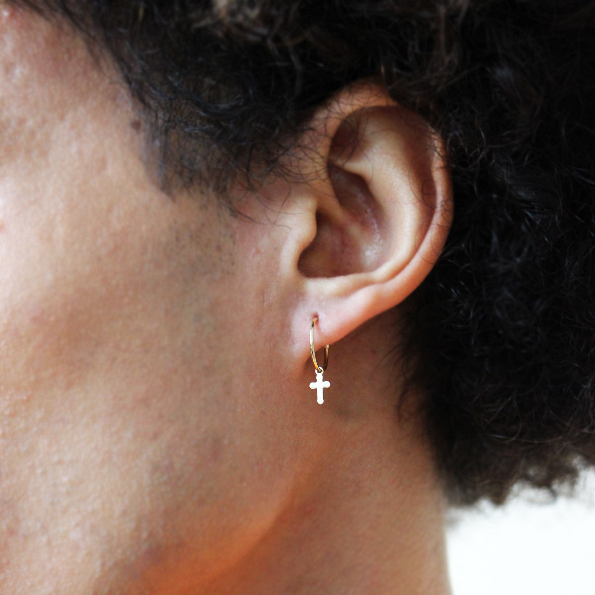 Earrings - Mono mini hoop cross earring - ORO18KT - 3 | Rue des Mille