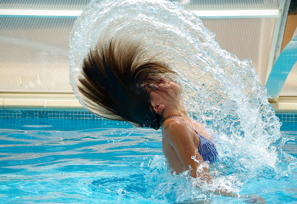 girl-hair-splash-over-pool