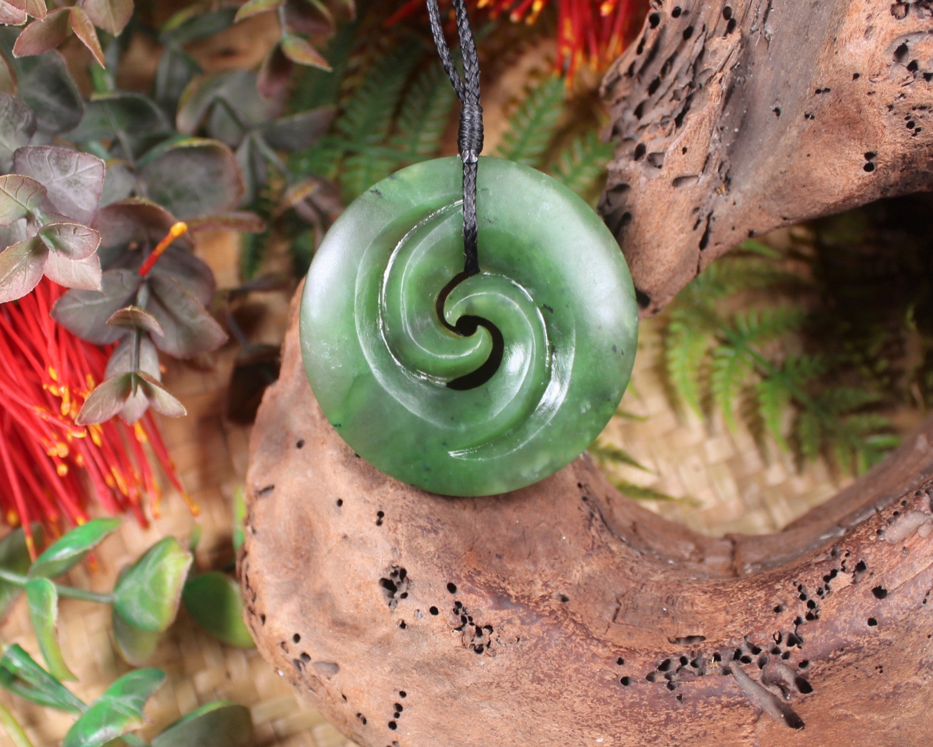 NZ GREENSTONE MEDIUM KORU PENDANT (W911) HAPOPO POUNAMU – Greenstone Shop