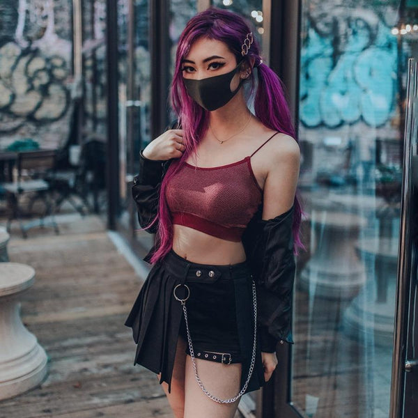 Skirt with chain and waist strap buttons on purple hair model