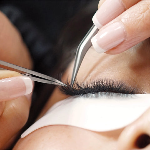 Proses pengerjaan treatment eyelash extension dari Everlash