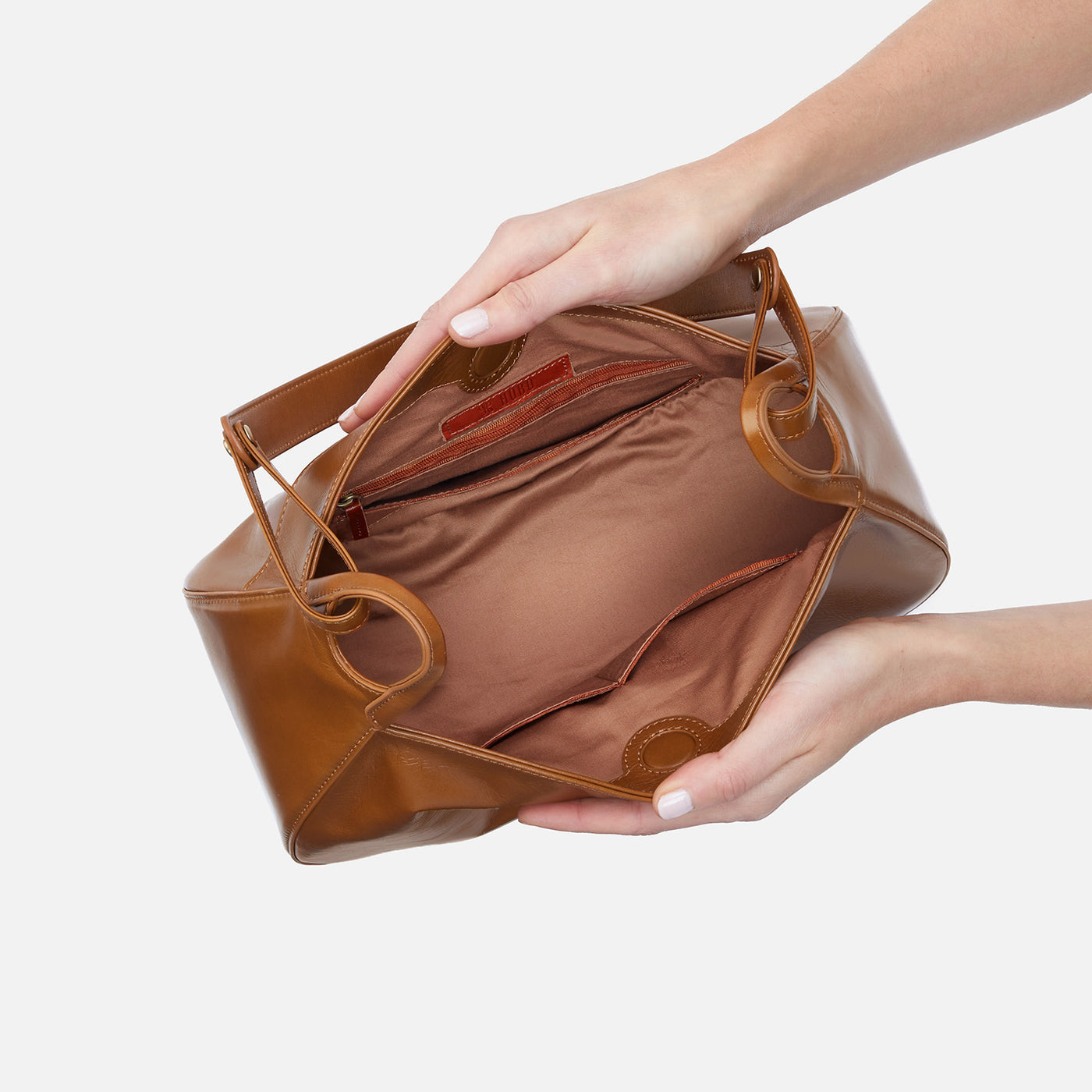 Arla Shoulder Bag in Polished Leather - Truffle