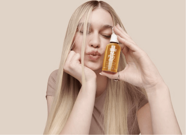 Model holding frizz oil