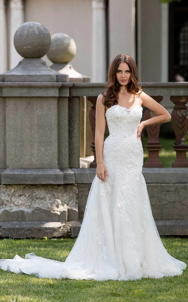 Strapless Embroidered Applique Fitted Mermaid Natural Waistline Sweetheart Lace Wedding Dress with a Brush/Sweep Train