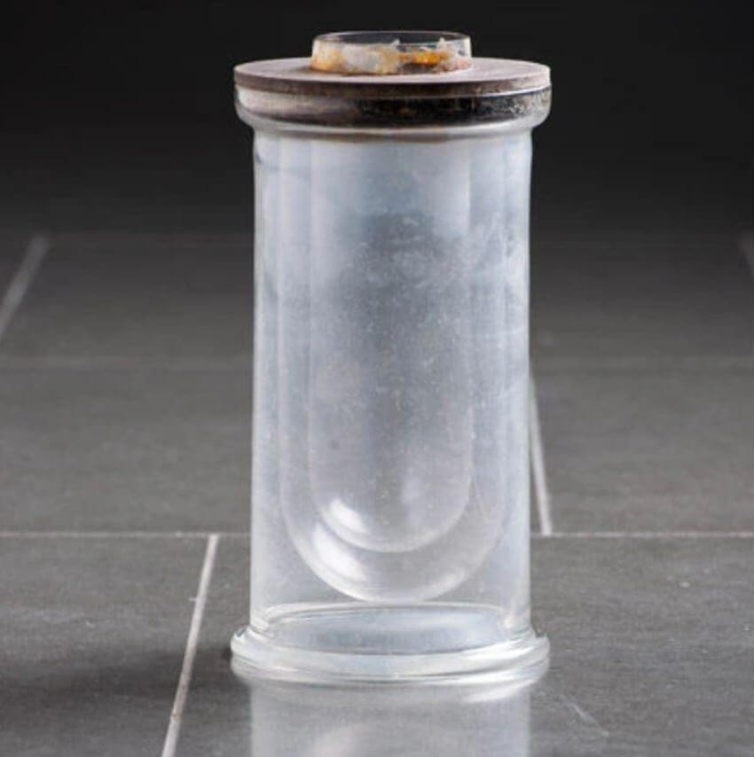 An imageshowing the Dewar flask - the 1st version of the vacuum flask invented by Sir James Dewar