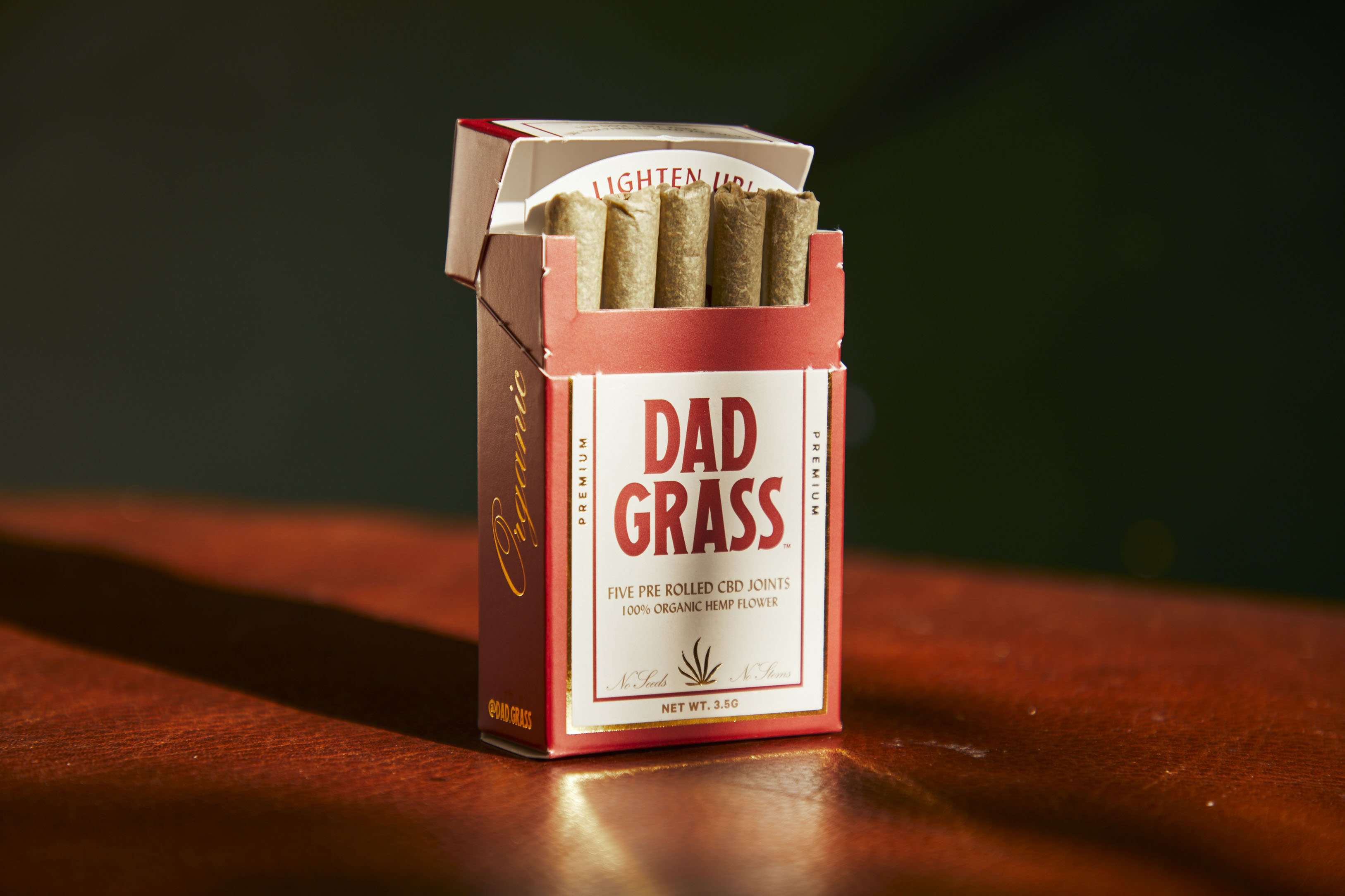 https://cdn.shopify.com/s/files/1/0144/8699/5030/products/DadGrass-Hemp-CBD-Joints-Pack-54_4100x.jpg?v=1629353743