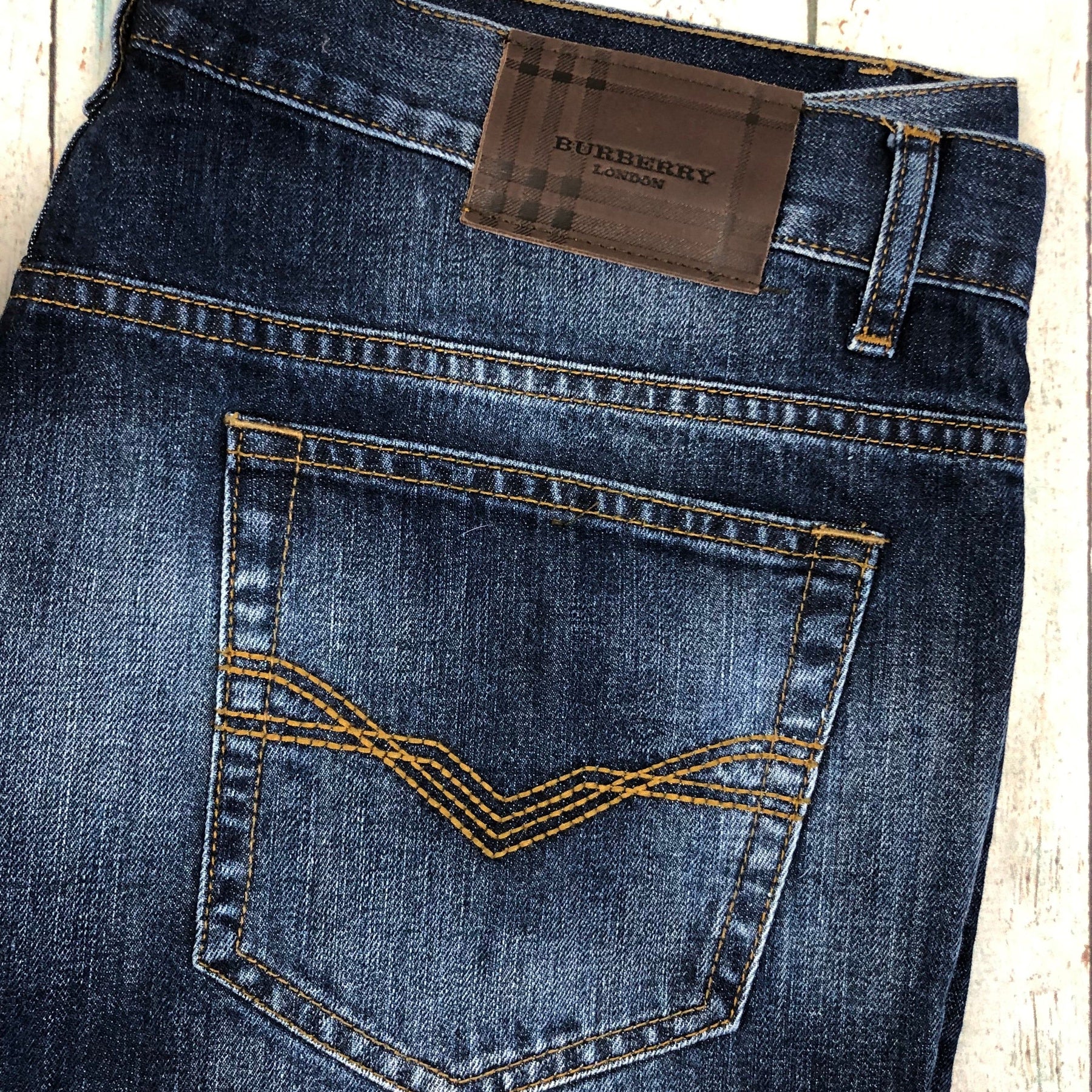 Genuine Burberry Mens Denim Straight Leg Jeans - Size 40 Short – Jean Pool