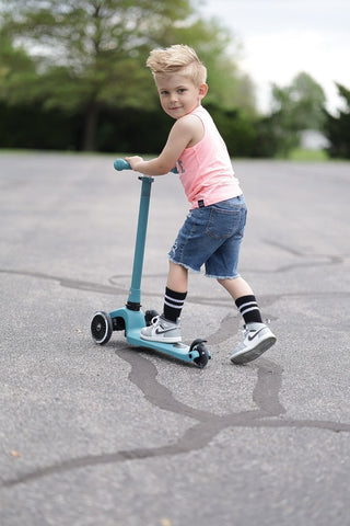 Cooghi V1 kids 3 wheel scooter standing and cruising kids foldable body can be folded in one piece