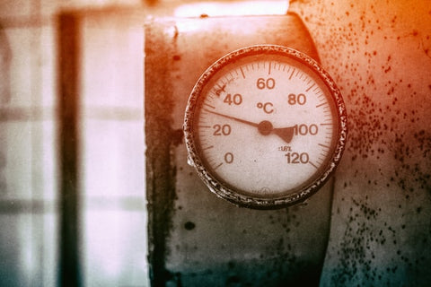 a temperature gauge displaying around 28C