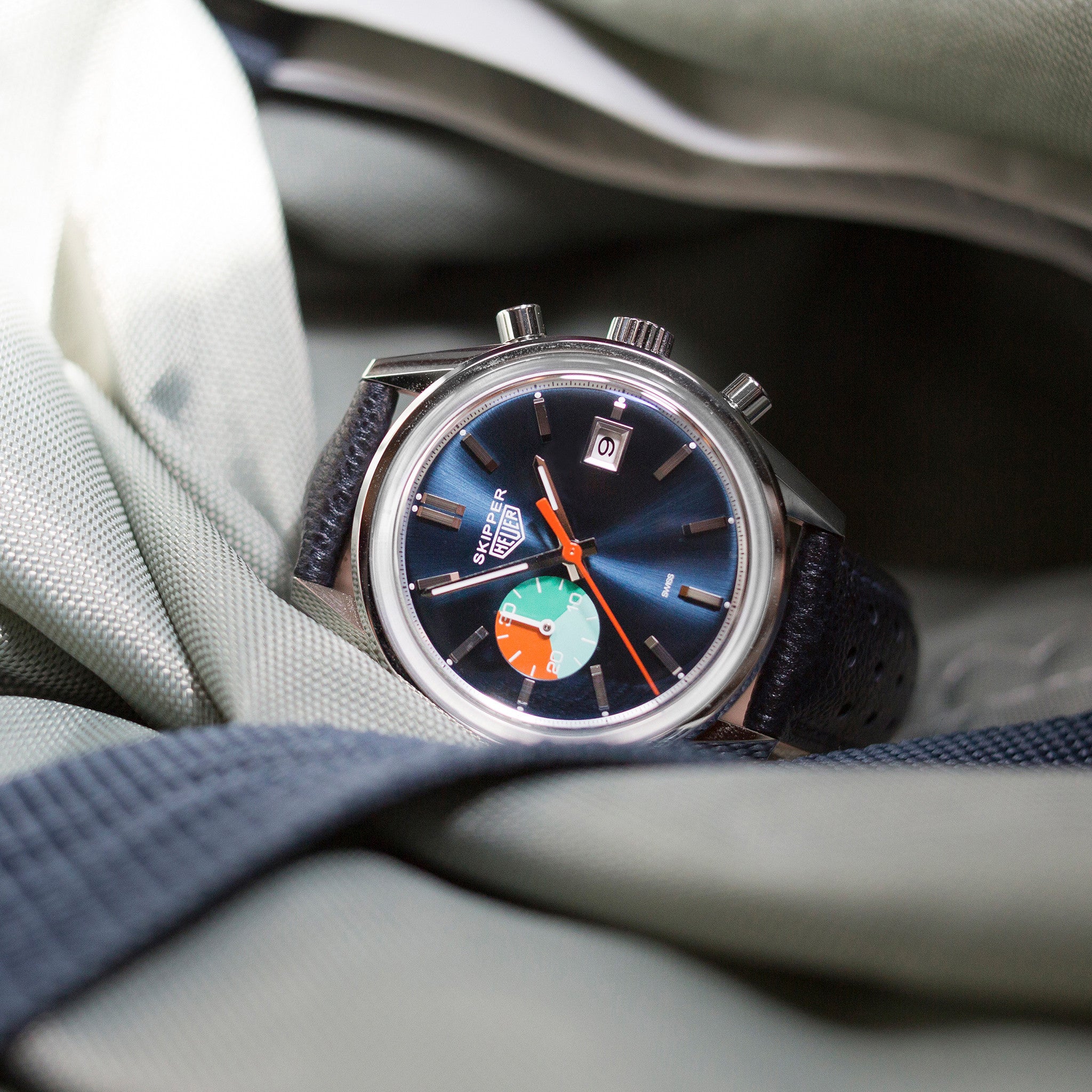 TAG Heuer, une série limitée Carrera Skipper pour Hodinkee  PDP-LIFESTYLE-4