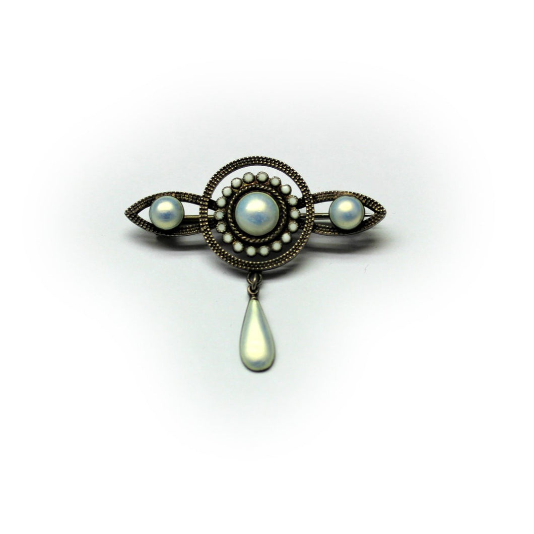 bar brooch