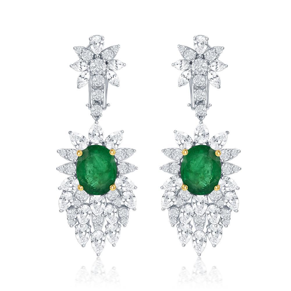 18K ELEGANT EMERALD AND DIAMOND EARRING