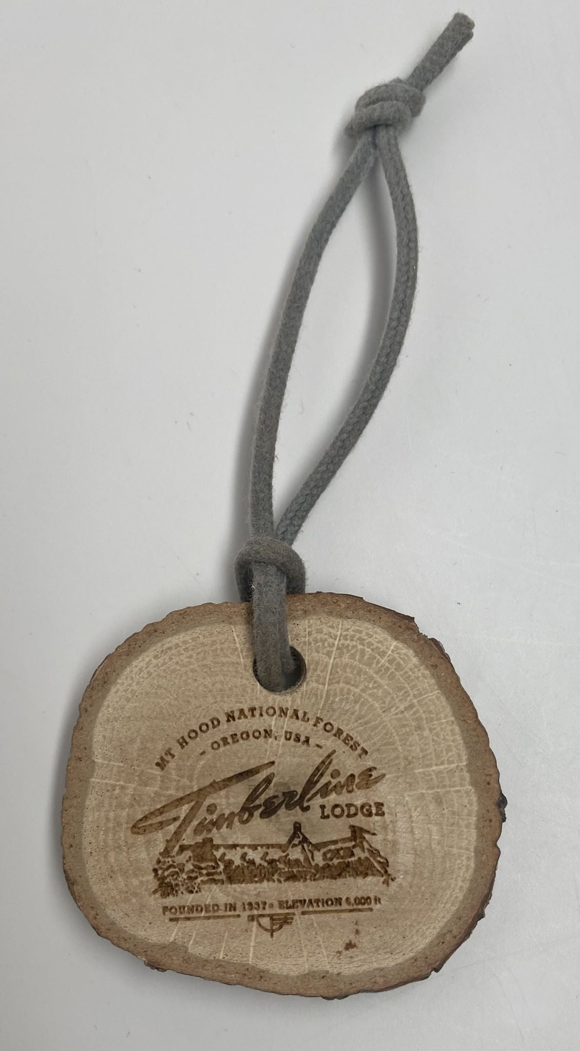 https://cdn.shopify.com/s/files/1/0146/8062/products/Iconic-Lodge-Ornament-Timberline_1600x.jpg?v=1670003826