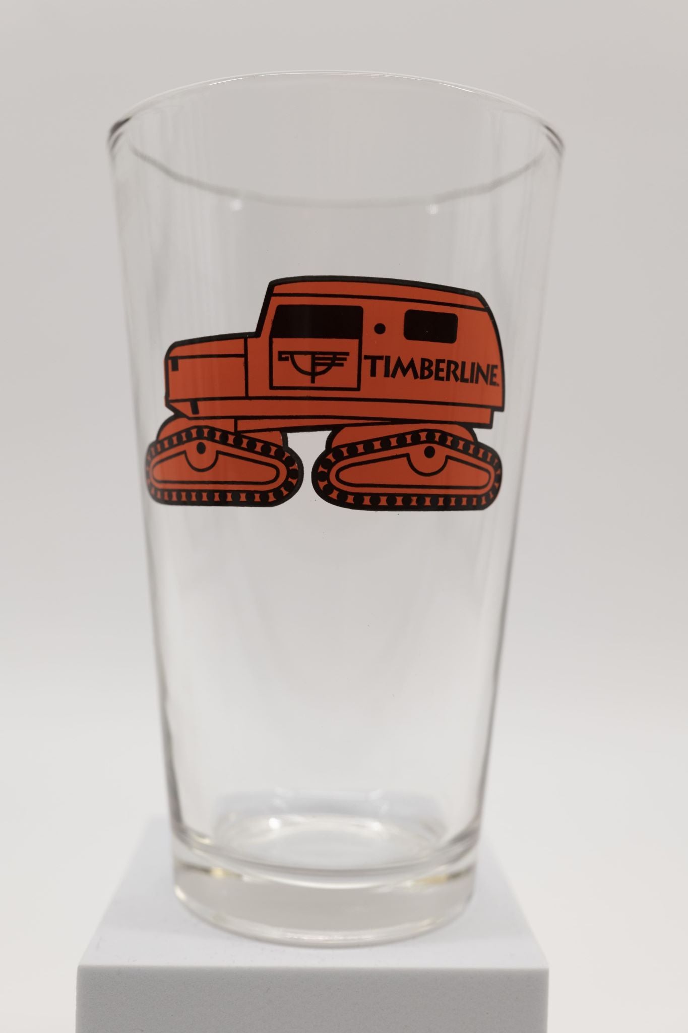 https://cdn.shopify.com/s/files/1/0146/8062/products/Tucker-Snowcat-Pint-Glass_2000x.jpg?v=1666367669