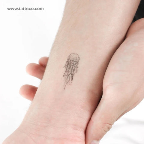 Jellyfish tattoos: feminine jellyfish tattoo