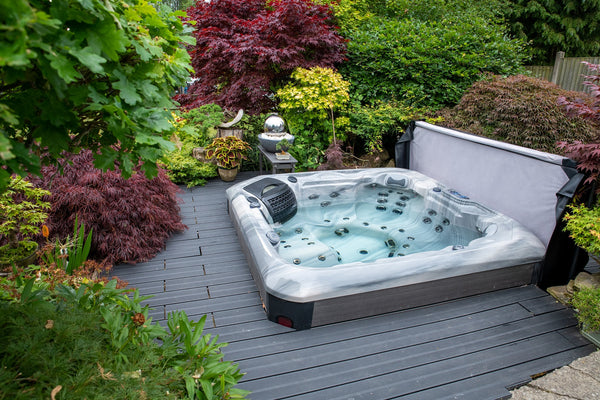 Outdoor Look Hot Tub