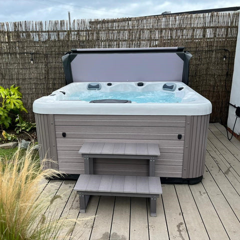 Outdoor Sun Hot Tub