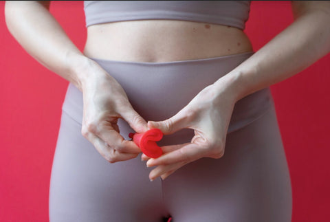 fold the menstrual cup