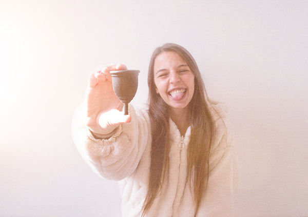 Teenager using a menstrual cup