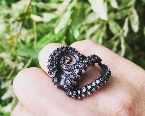 Tentacle ring 2 in silver with diamonds