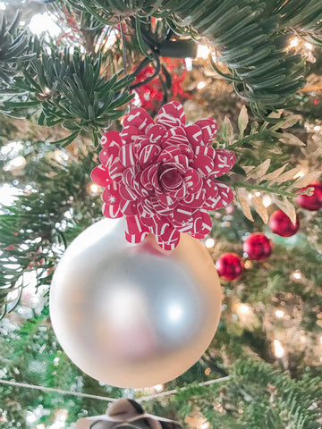 Add a little something extra to a ornament with our paper flower clips