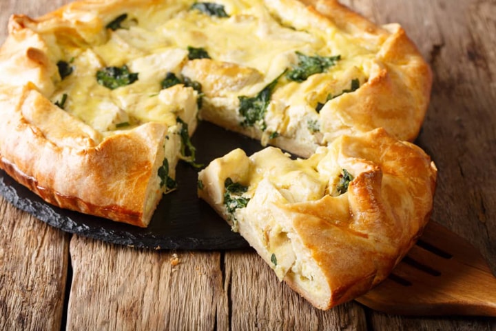 Artichoke pie with eggs and cheese
