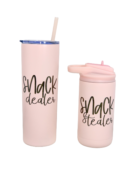 https://cdn.shopify.com/s/files/1/0148/4380/5760/products/mommy_and_me_tumblers_snack_dealer_snack_stealer.png?v=1615356680&width=533