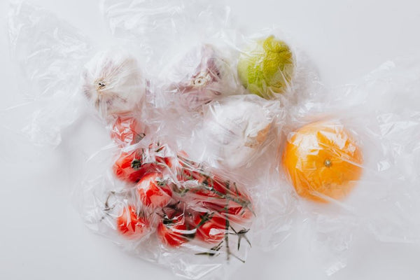 Légumes dans du plastique