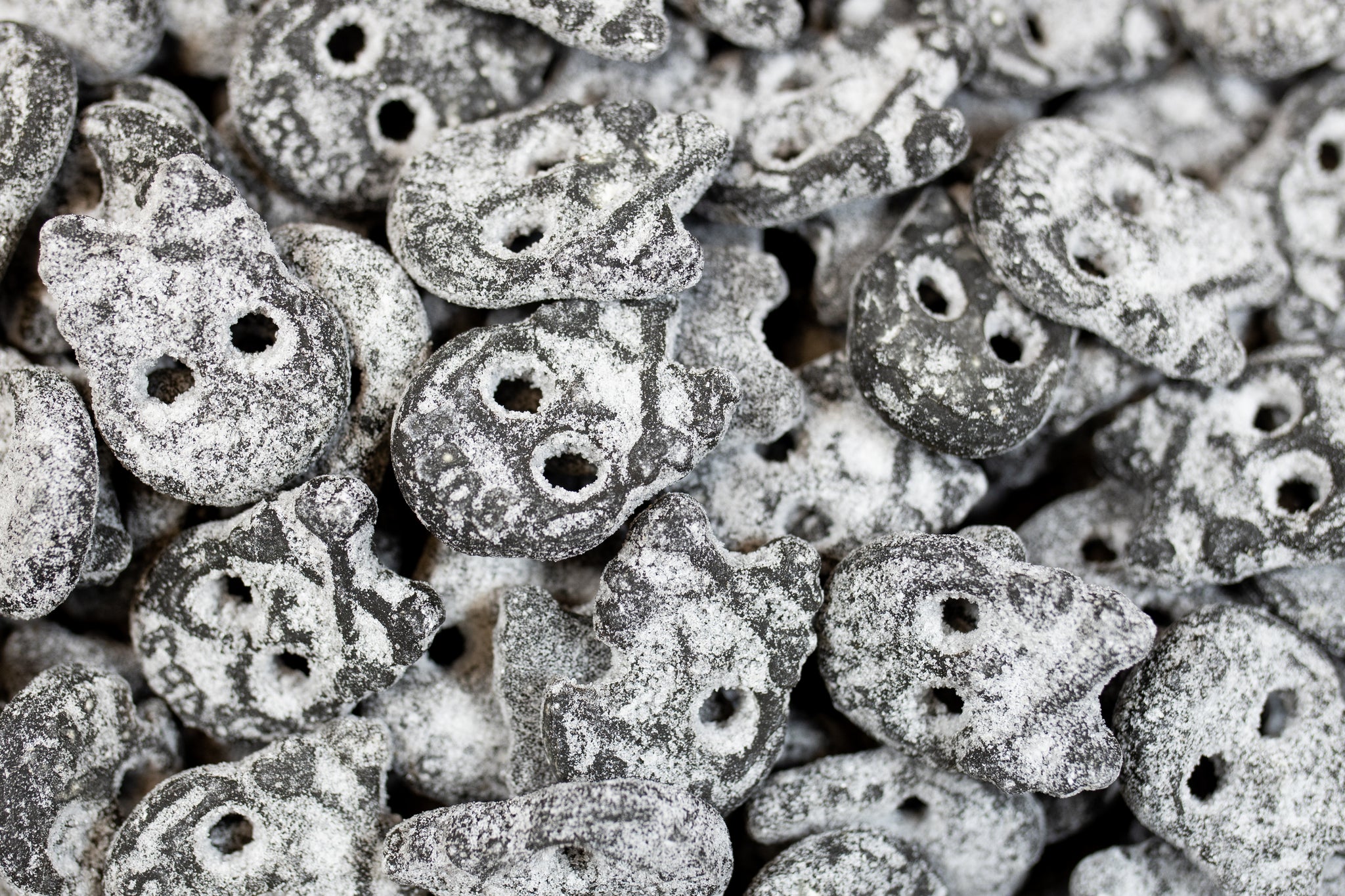 Feodaal herwinnen psychologie BUBS Saltskallar Mini (Mini Salt Skulls) - Sweetish Candy- A Swedish Candy  Store