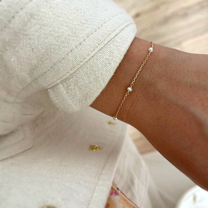 Bracelet orné de perles d'eau doue "Perla" en plaqué or