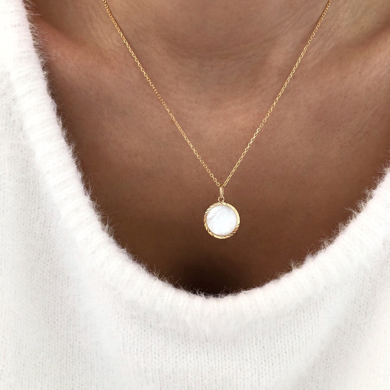 Mother-of-pearl stone necklace