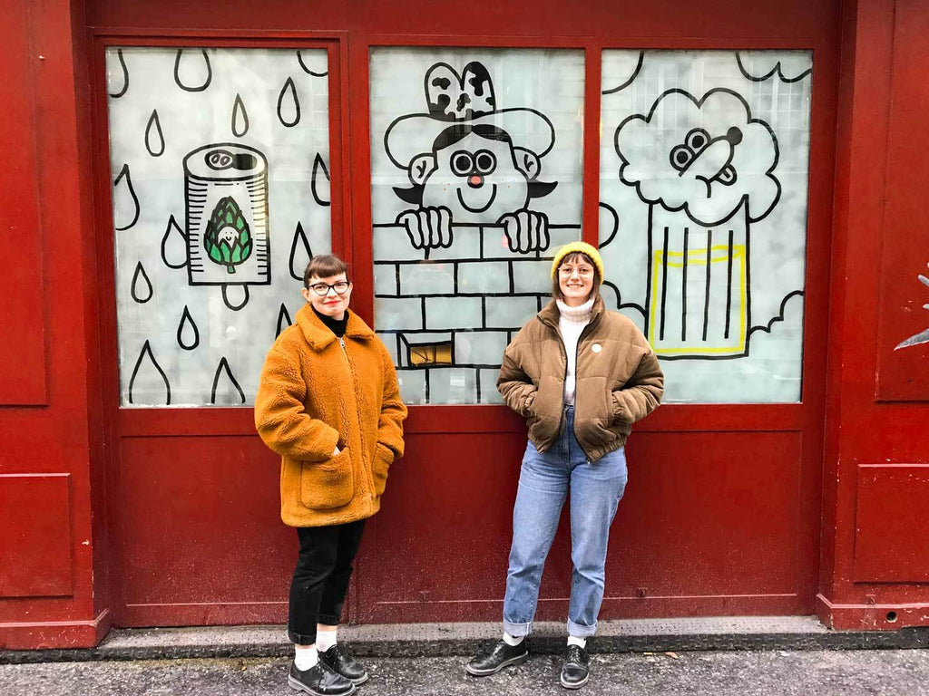 Groduk et Boucar devant leur fresque du futur bistrot à bière "Les Cuves de Fauve" au 64 rue de Charonne 75011 Paris