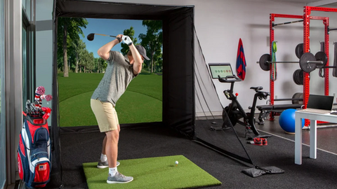 Golf simulator in a compact space