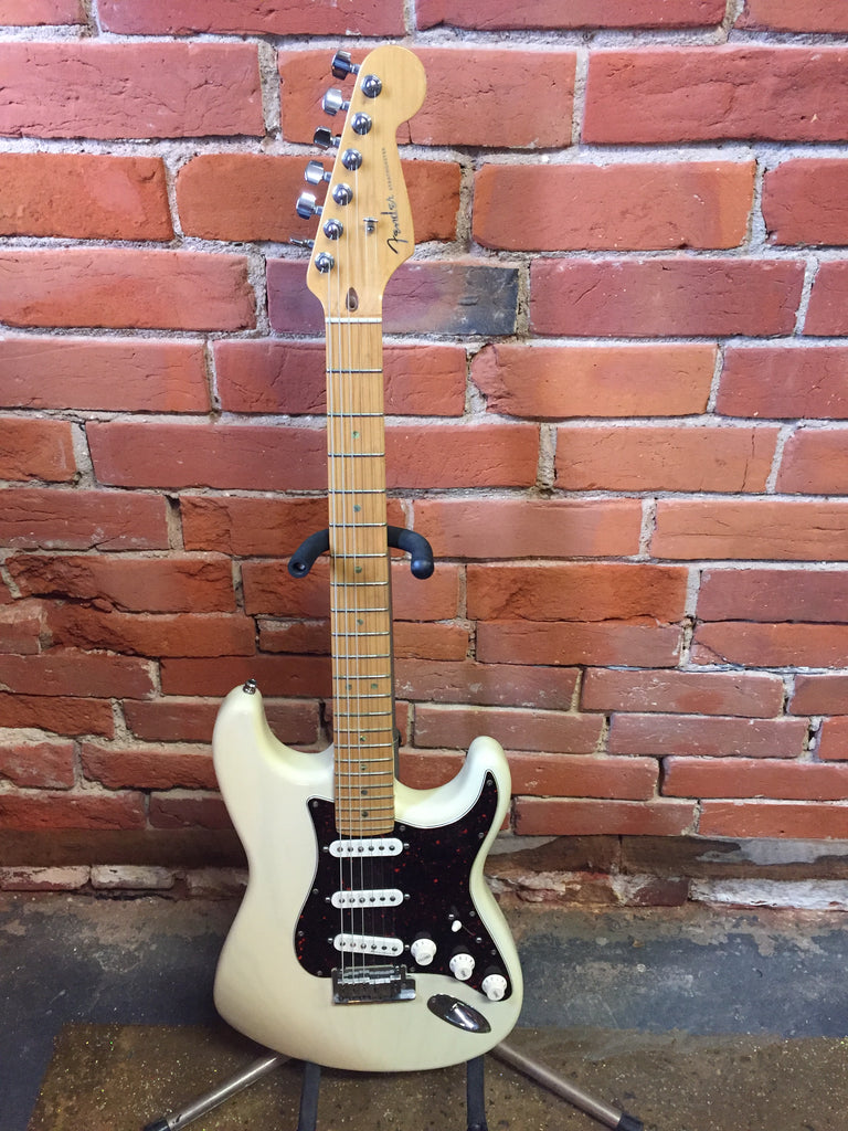 1999 fender deluxe stratocaster