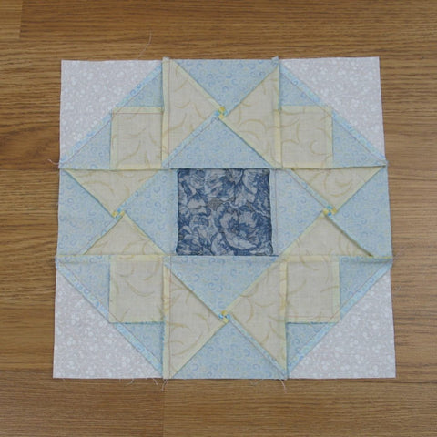 Free Pattern – Crowning Glory Quilt Block – fabric-406