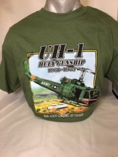 Antagelser, antagelser. Gætte Udlænding konservativ UH-1 Huey Helicopter T-Shirt - Hi Army Museum Society Store