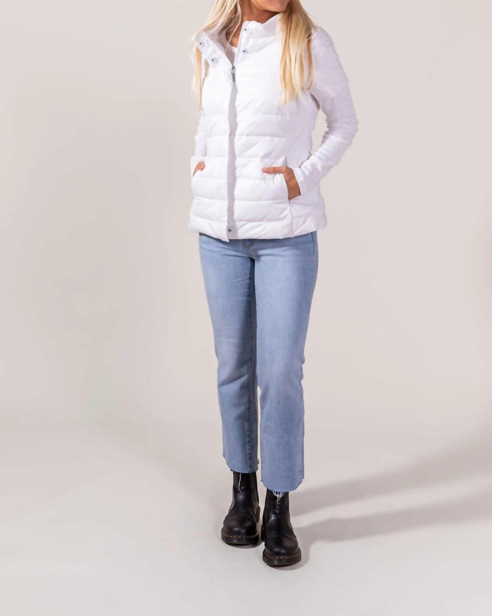 Short Sleeve Puffer Jacket in White | White
