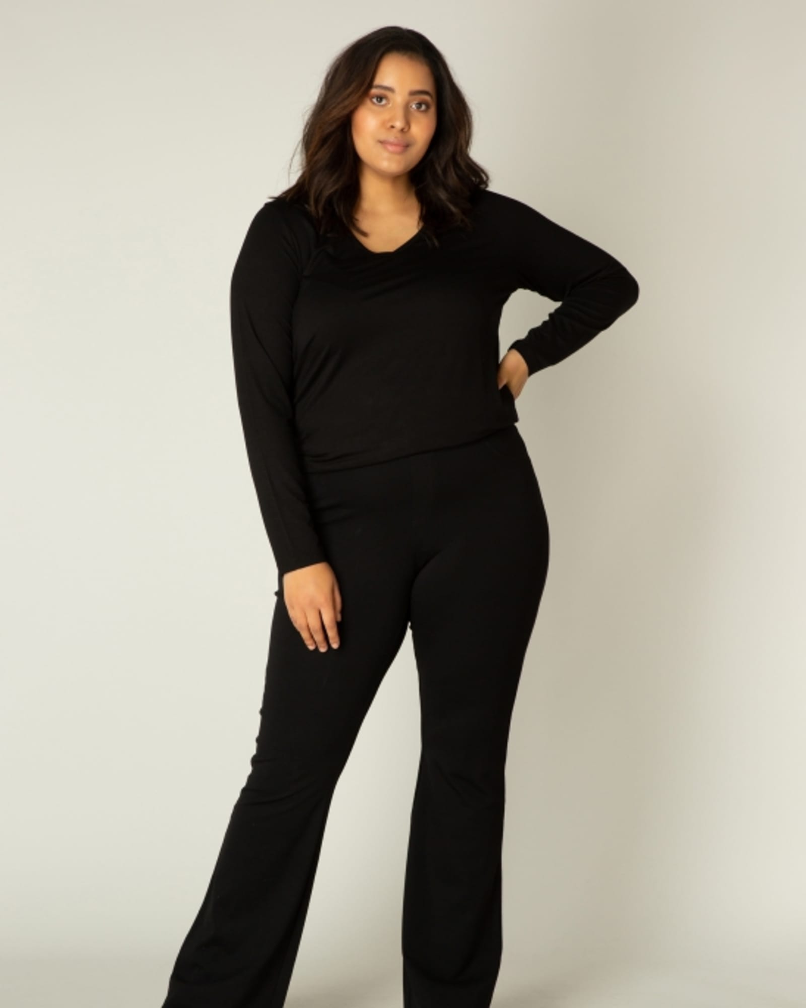 Plus Size Leggings: Best Leggings For Apple Shapes - Modern Mollie