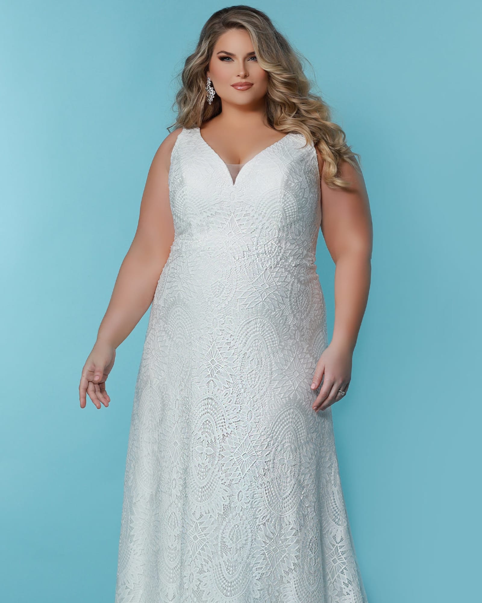 Kiyonna Women's Plus Size Amour Long Lace Wedding Gown, Bridal Dress with  3/4 Long Sleeves in Ivory Vintage-Inspired Lace, Size 0X (10-12) at   Women's Clothing store