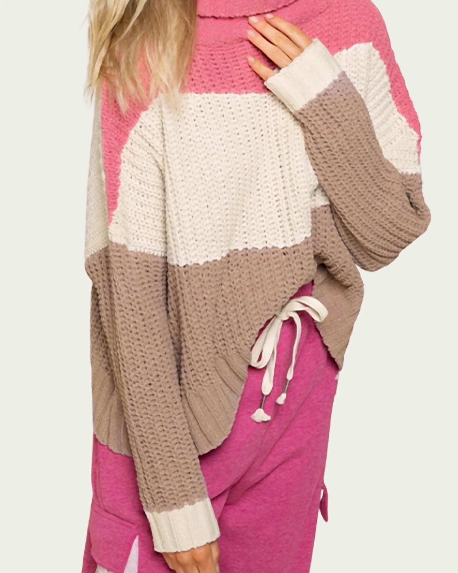 Textured Colorblock Turtleneck Sweater in Bubblegum Pink Multi | Bubblegum Pink Multi