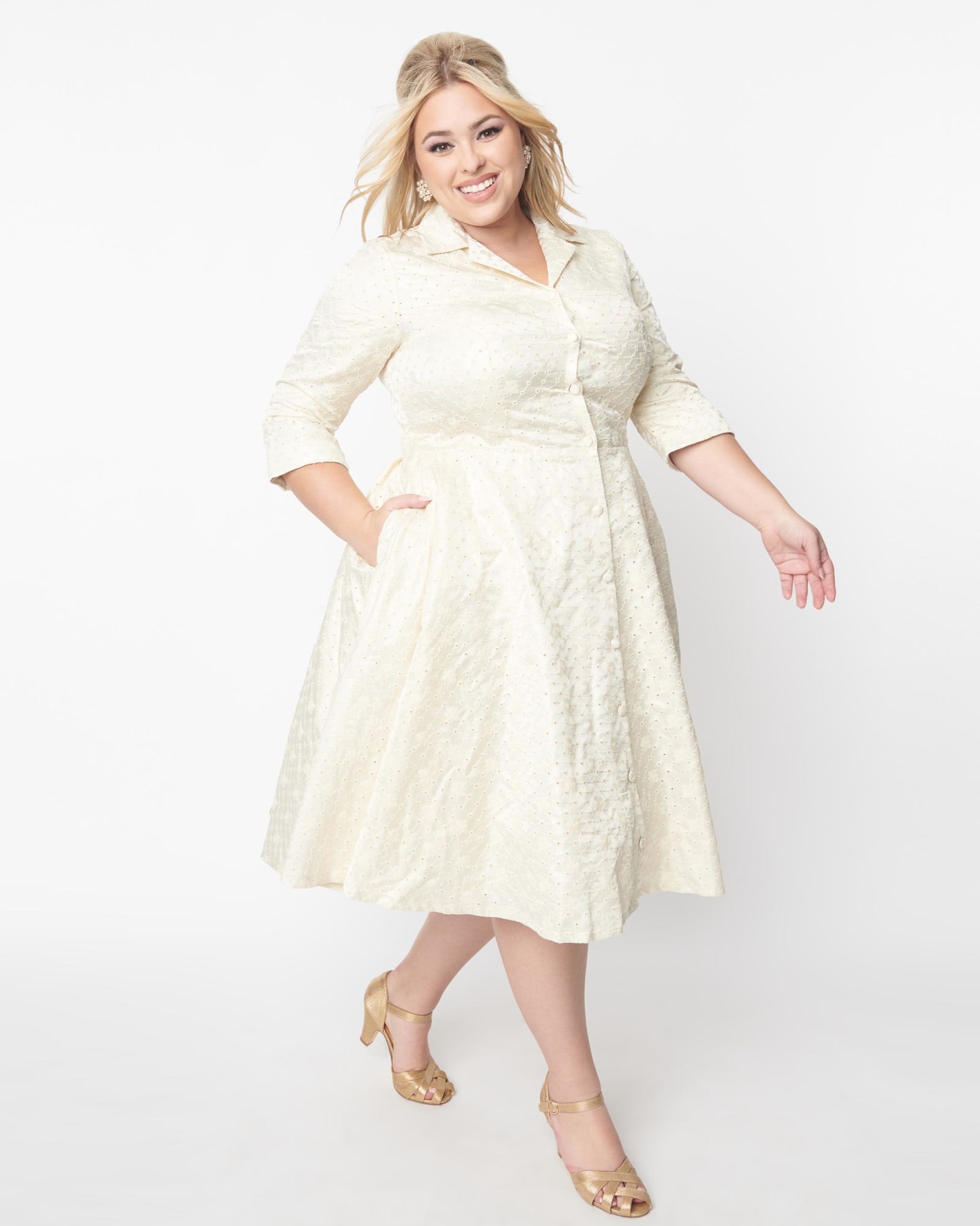 Unique Vintage Plus Size Ivory & Gold Brocade Swing Dress | Ivory & Gold