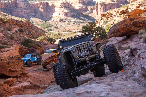 GRDLOC rock climbing with other Jeeps
