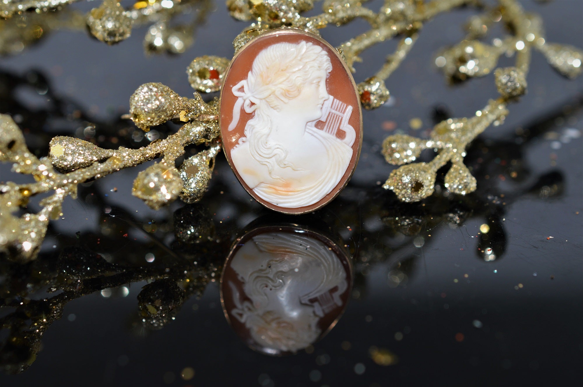 Cameo Pendant Necklace in Yellow Gold