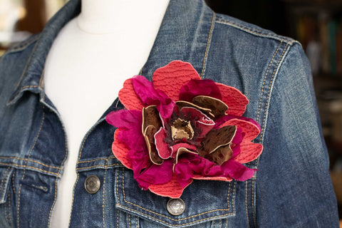 make a flower pin DIY leather and fabric scraps