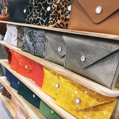 Best ways to display purses in a boutique or booth – CrystalynKae