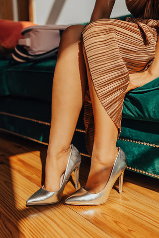 50+ Clear Heel Outfit Ideas for Women & How to Wear Clear Heels