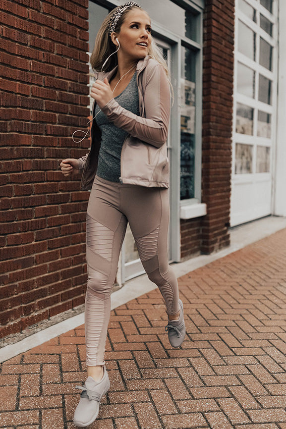 Alo Yoga - Moto Legging — The Athleisurely Life