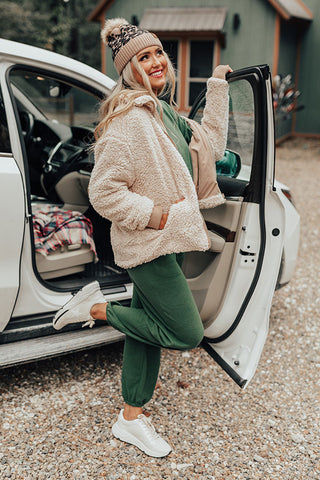 Toasty In Tahoe Reversible Sherpa Jacket In Iced Latte